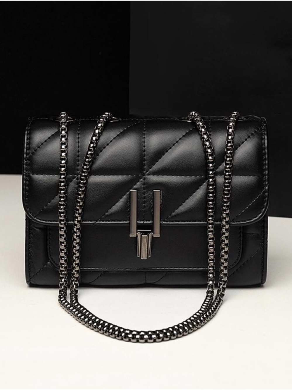 🌺 NewQuilted Chain Shoulder Bag in Black - Picture 2 of 8